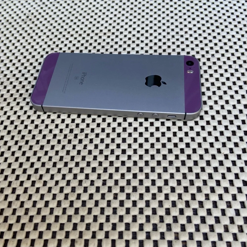 iPhone SE Custom Purple 32gb Unlocked Mint Condition